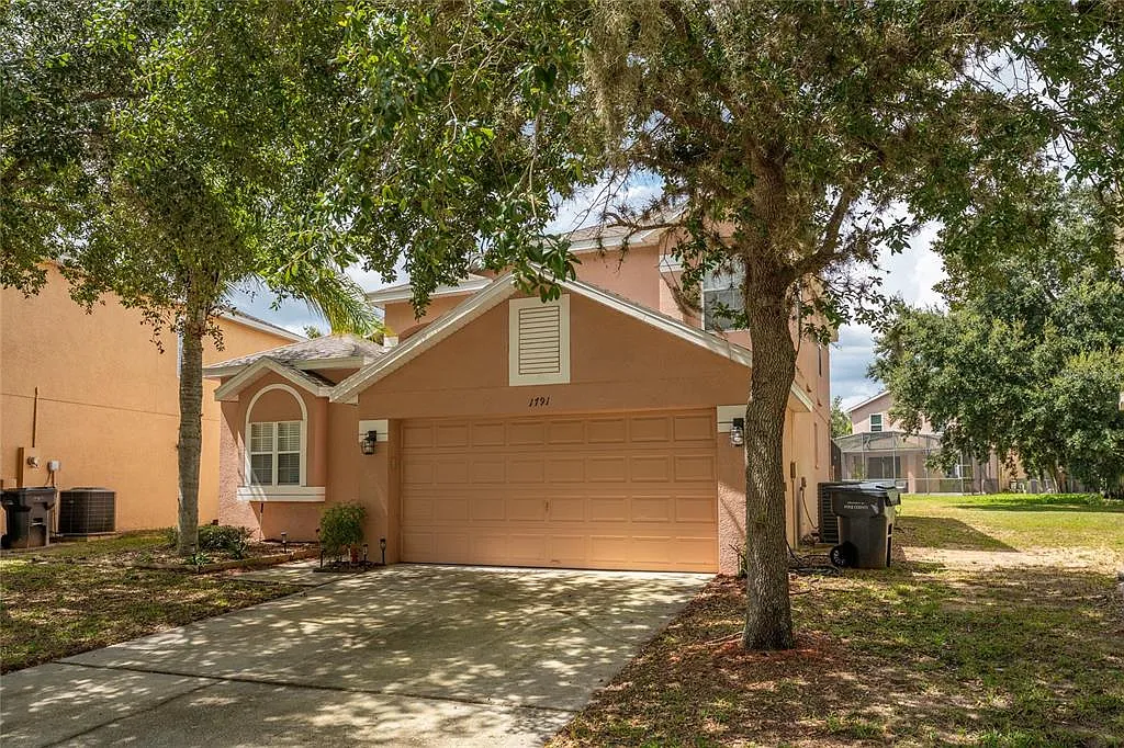 4 bed, 2.5 bath, 2045 sqft, $3,000 — Photo 2