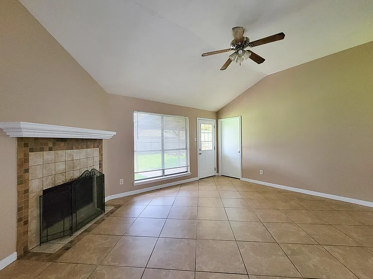 29002 Sedgefield St — Photo 13