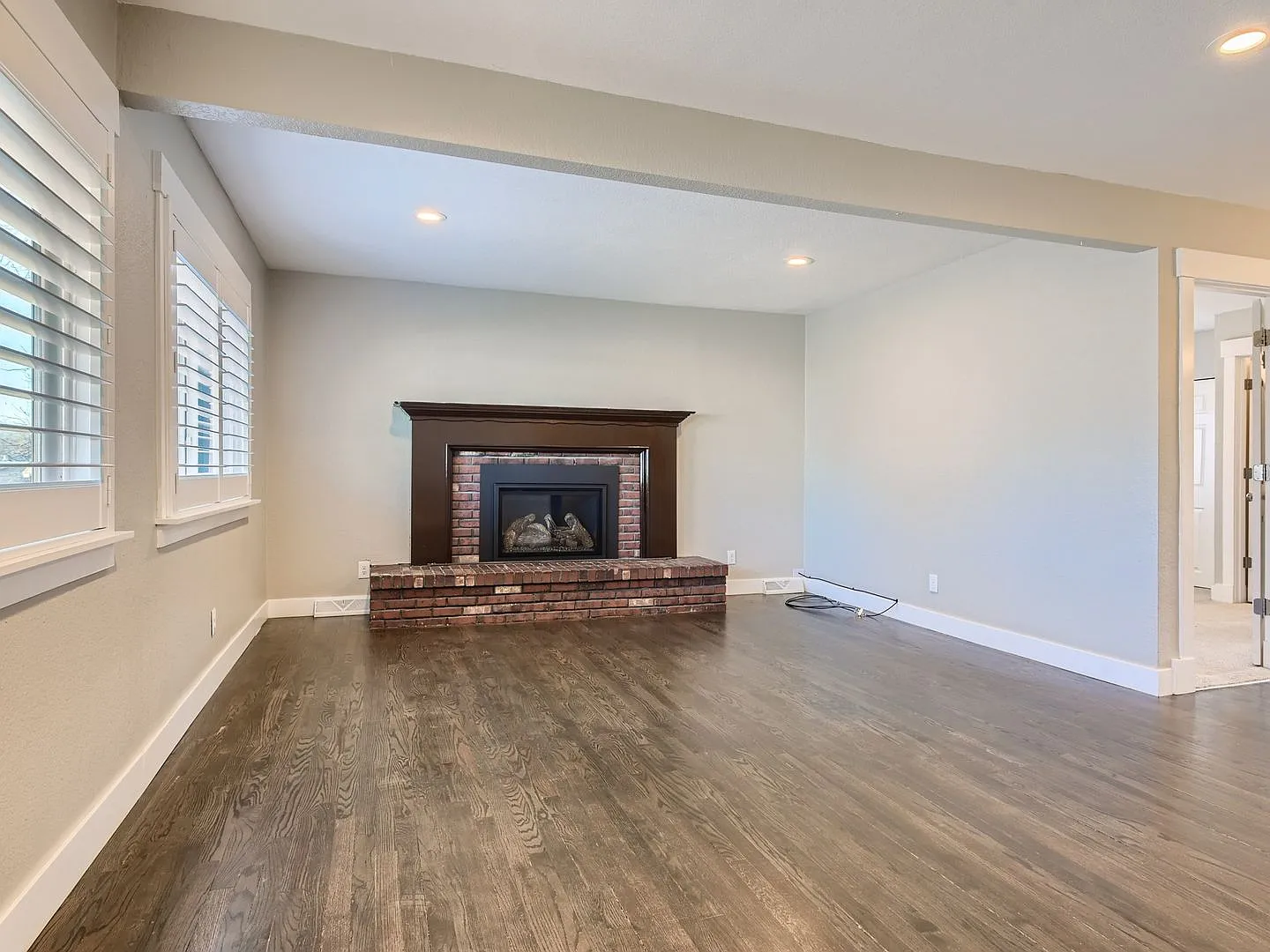 Evolve Real Estate: Available 10/1/2026 Charmng Mid Century 4 Bed Home In Mar Lee Manor! — Photo 2
