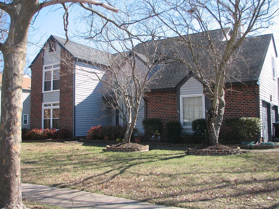 2nd image of 1472 Round Hill Dr
