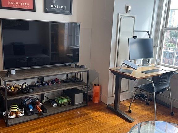 4th image of 534 Beacon St APT 902