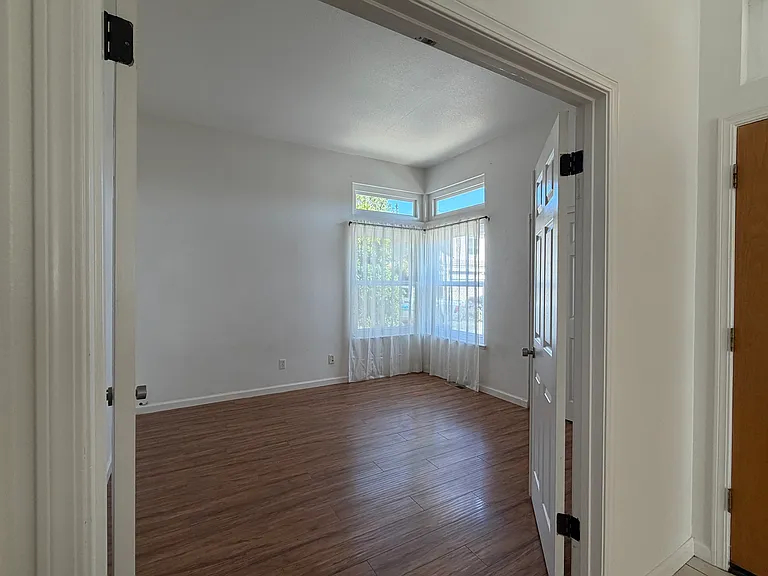 1109 Sikes Ct — Photo 31