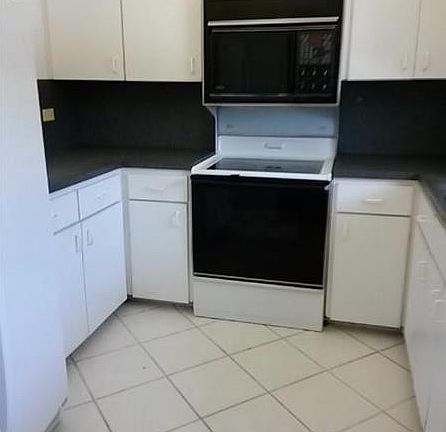 3rd image of 2200 NE 36th St APT 1