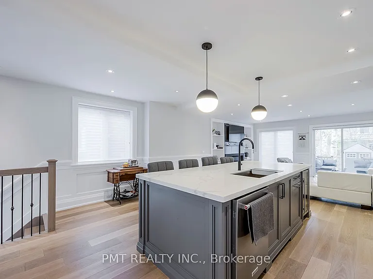 50 Thursfield Cres — Photo 13