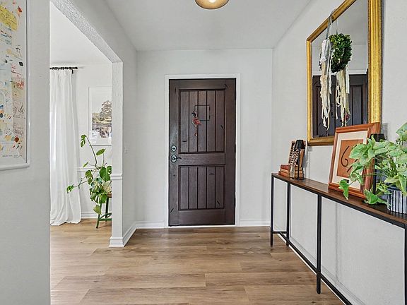 4th image of 708 Summer Pl