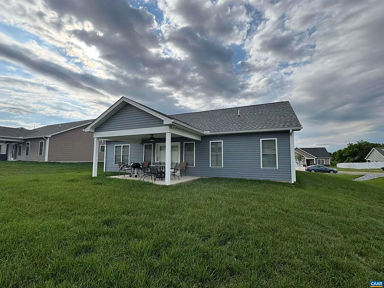 179 Langley Dr — Photo 2