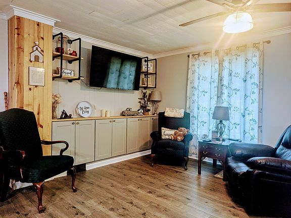 2nd image of 722 Hickory St