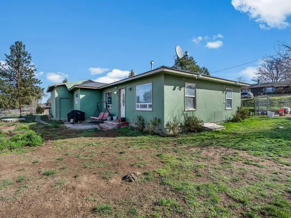 716 SE Hull St, Madras, OR 97741