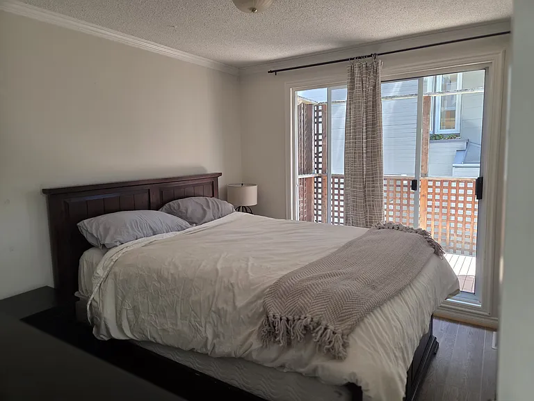2542 York Ave — Photo 6