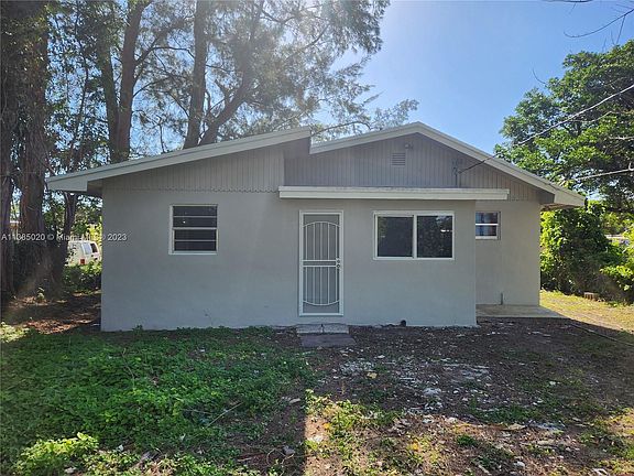 4th image of 11220 NW 15th Ct