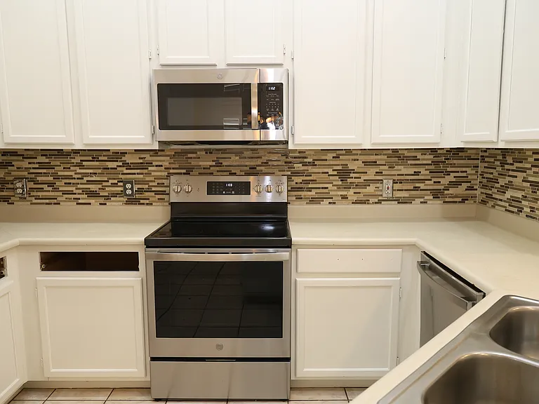 15201 S 47th Way — Photo 14