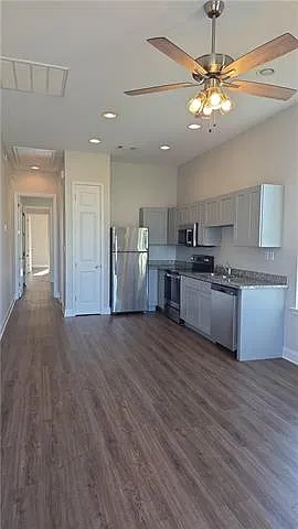2 bed, 1.5 bath, 793 sqft, $1,275 — Photo 3