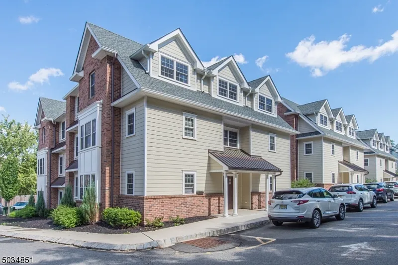 1 bed, 1.5 bath, $2,475 — Photo 2