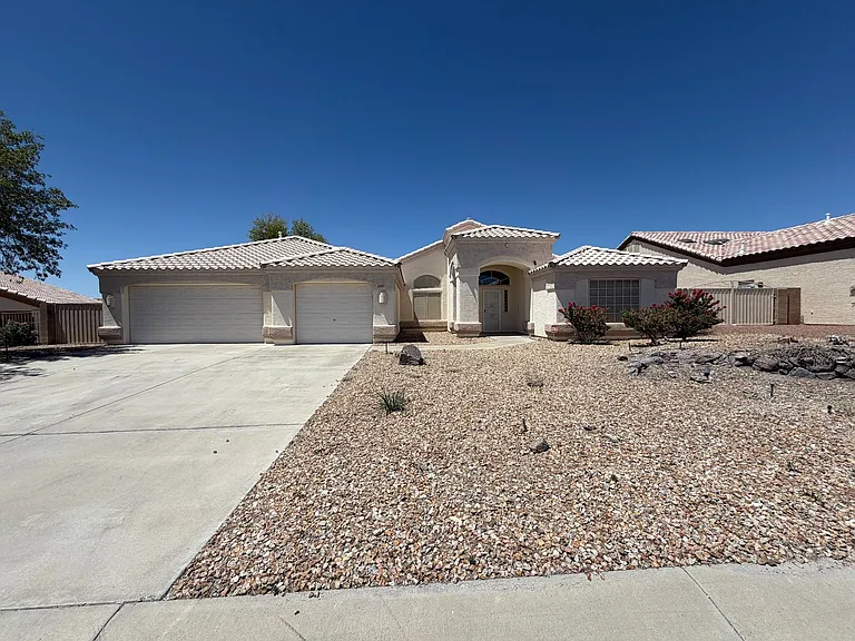 2581 Highland Trl — Photo 2
