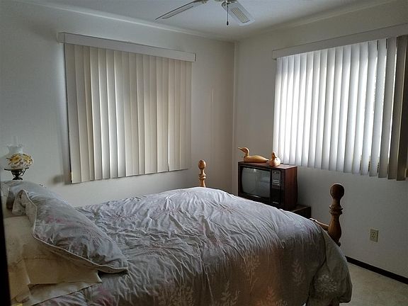 5th image of 416 Iroquois Ave