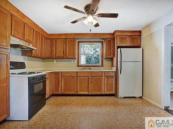 5th image of 501 Wellington St