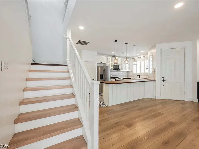 9133 Alpine Grove Ave #103 — Photo 6