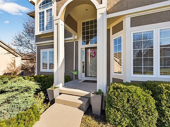 5th image of 2612 SW Wintercreek Dr