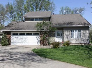 3030 Corral Ct, Bettendorf, IA 52722