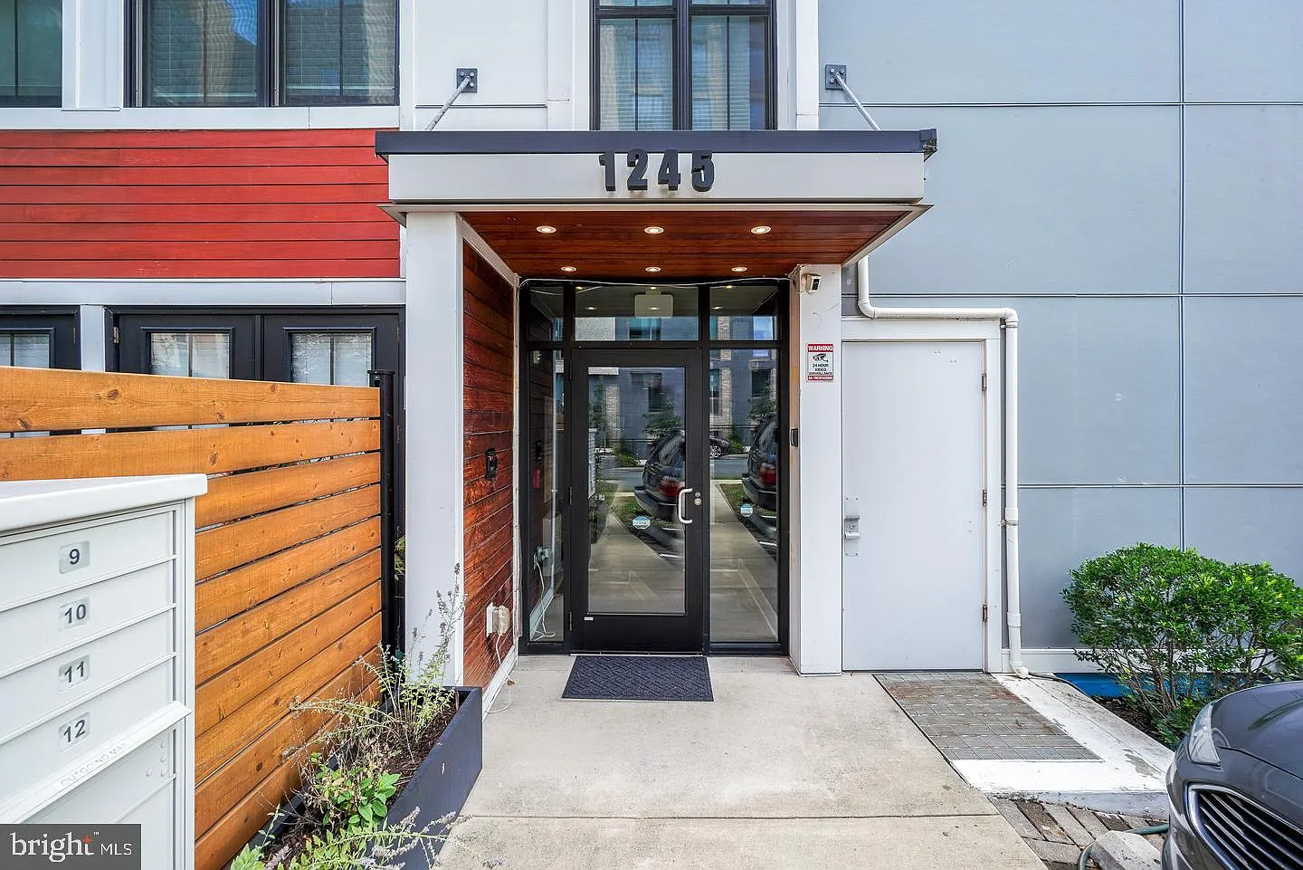 1245 N Pierce St — Photo 3
