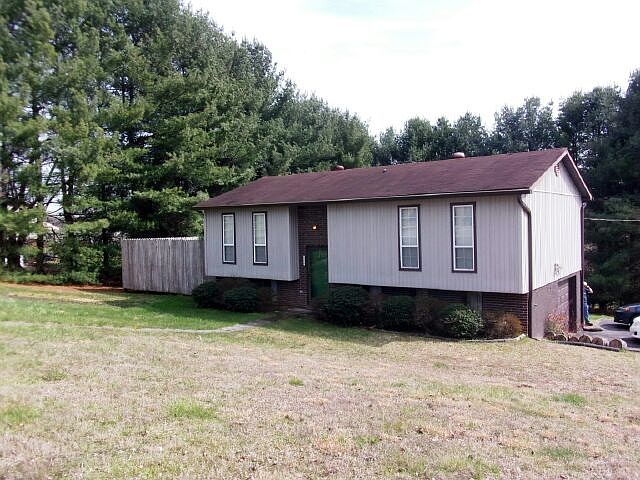 1st image of 1216 Deneen Ln