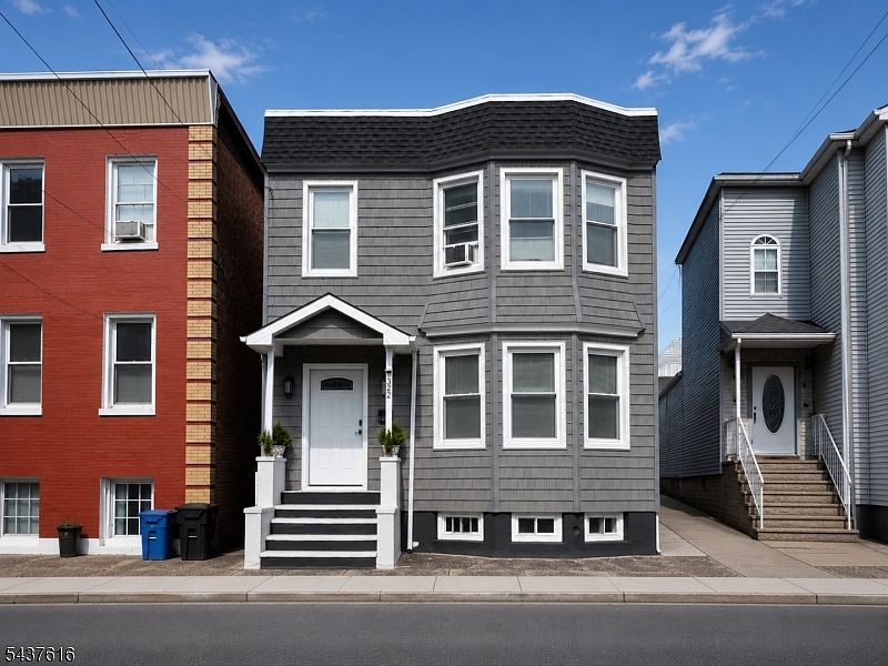1st image of 322 N 10Th St