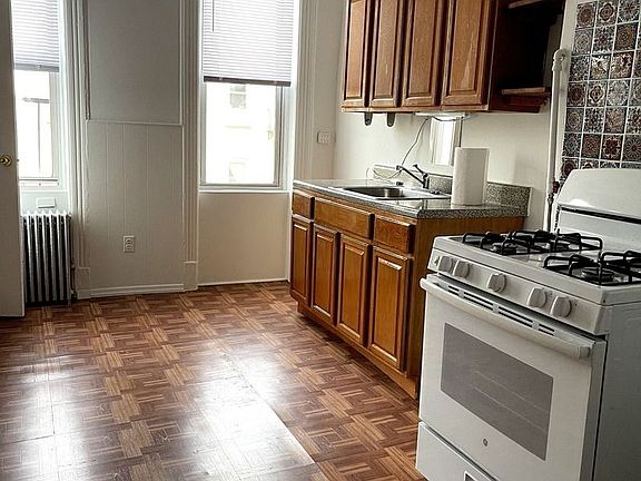 2nd image of 226 Kingsland Ave APT 3R