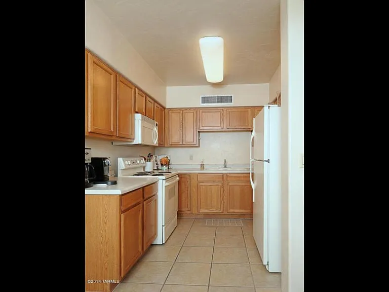 620 E Harvill Dr #103 — Photo 8