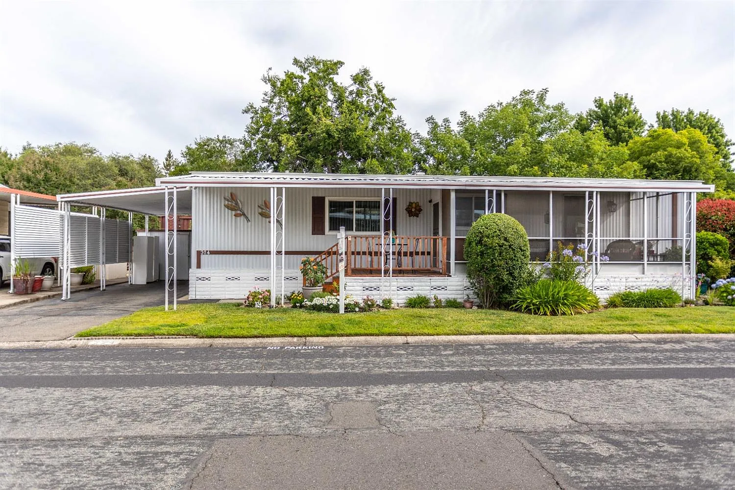324 Bluebird Ln photo 1