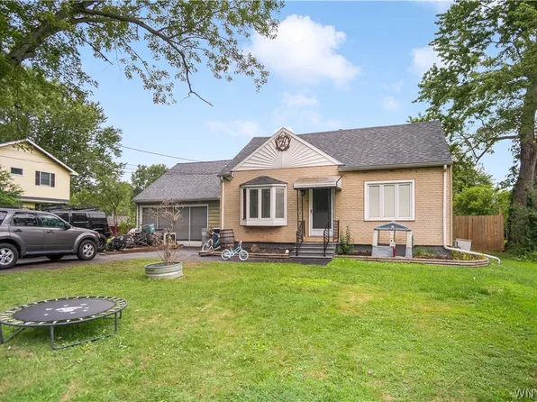 1551 Cox Rd, Grand Island, NY 14072