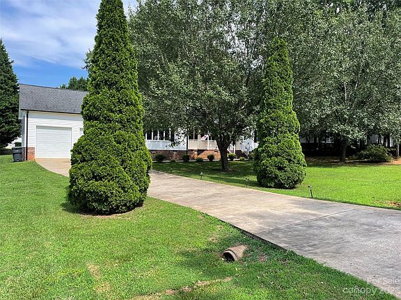 3rd image of 2130 Ashland Ct