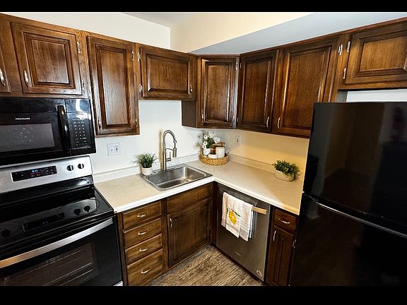 3rd image of 3591 Kenbrooke Ct