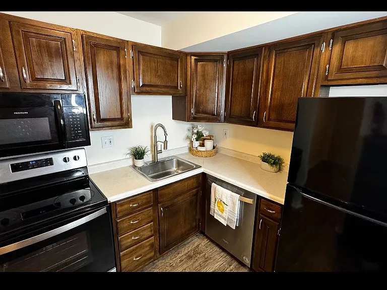 3591 Kenbrooke Ct — Photo 3