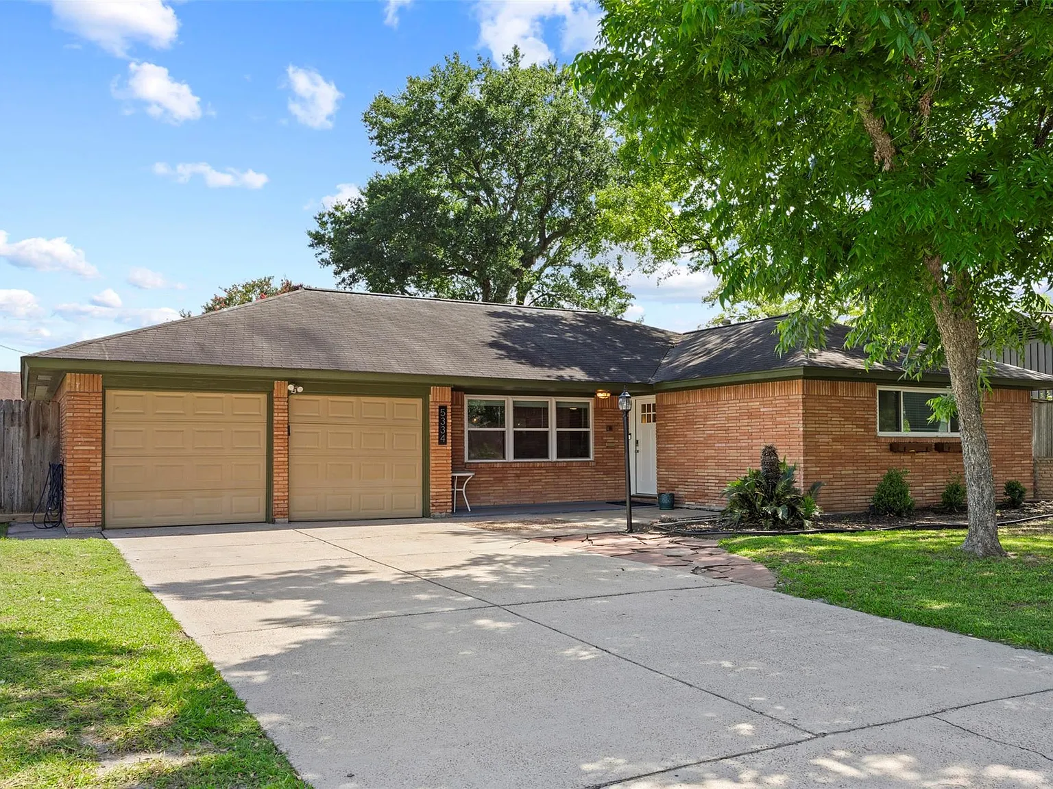 3 bed, 2.0 bath, 1552 sqft, $2,900 — Photo 4