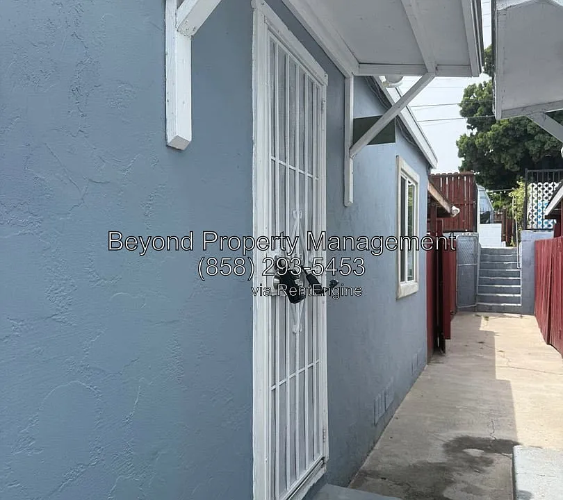 2704 Highland Ave