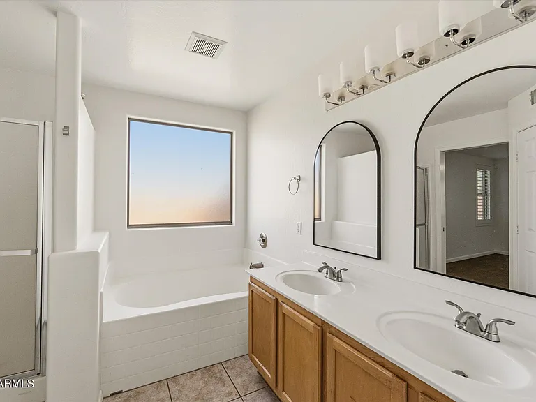 2212 E Vista Bonita Dr — Photo 13