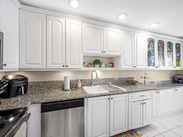 2835 SW 13th St #201 — Photo 10