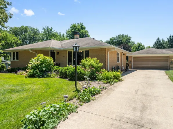 4611 Orchard Ln, Crystal Lake, IL 60014
