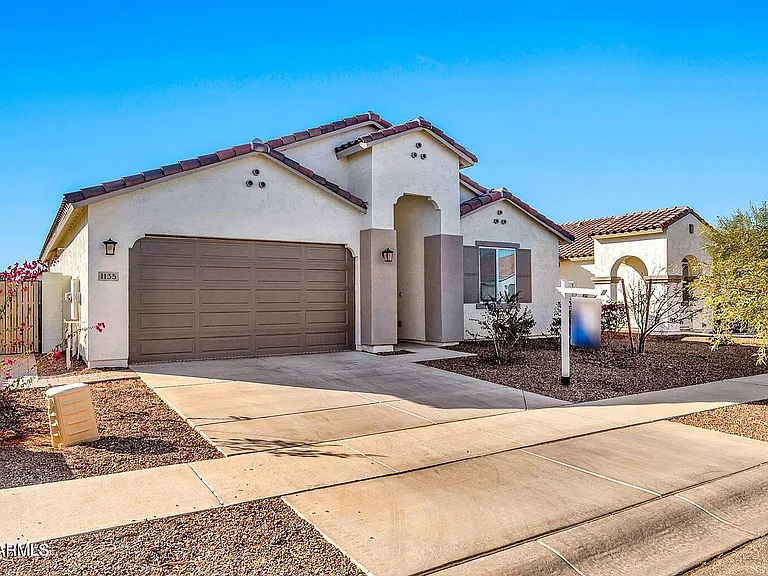 1135 E Westwood Dr — Photo 1