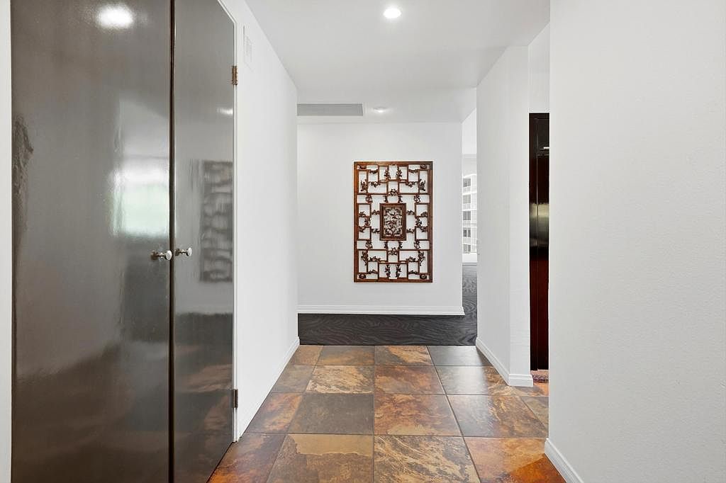 899 Island Dr APT 302