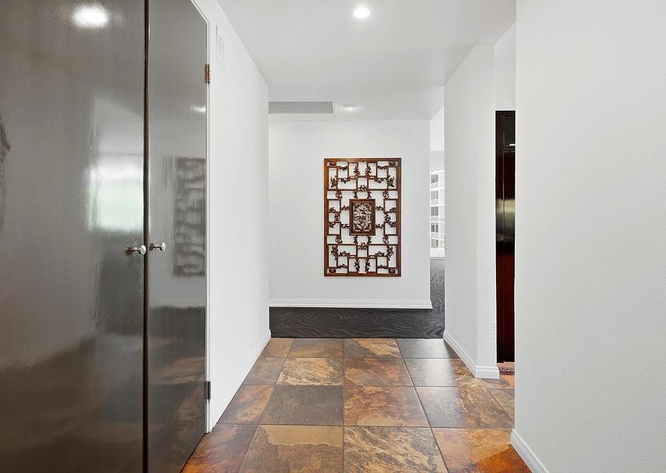 1st image of 899 Island Dr APT 302