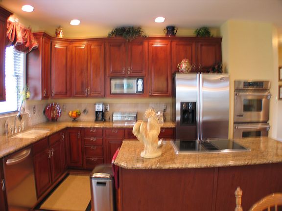 GRANITE& MARBLE,SS APPLIANCES