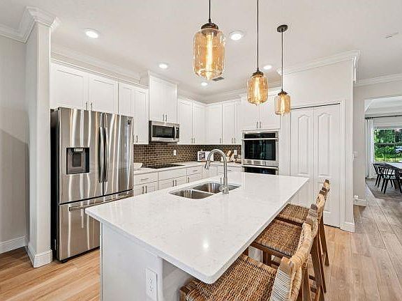 3rd image of 8746 103rd Avenue