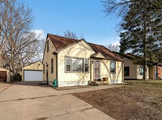 2074 McKnight Rd N, North Saint Paul, MN 55109