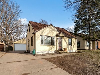 2074 McKnight Rd N, North Saint Paul, MN, 55109