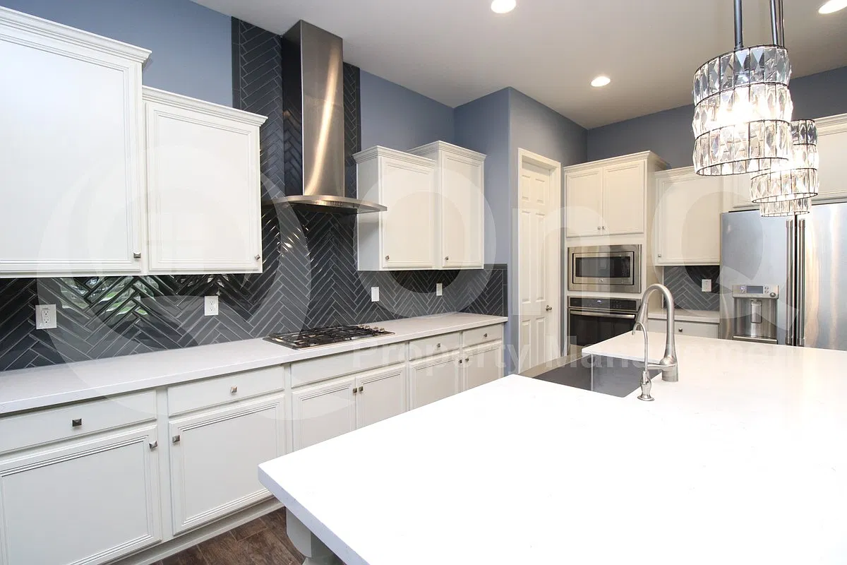 3 bed, 2.0 bath, 1981 sqft, $3,000 — Photo 3
