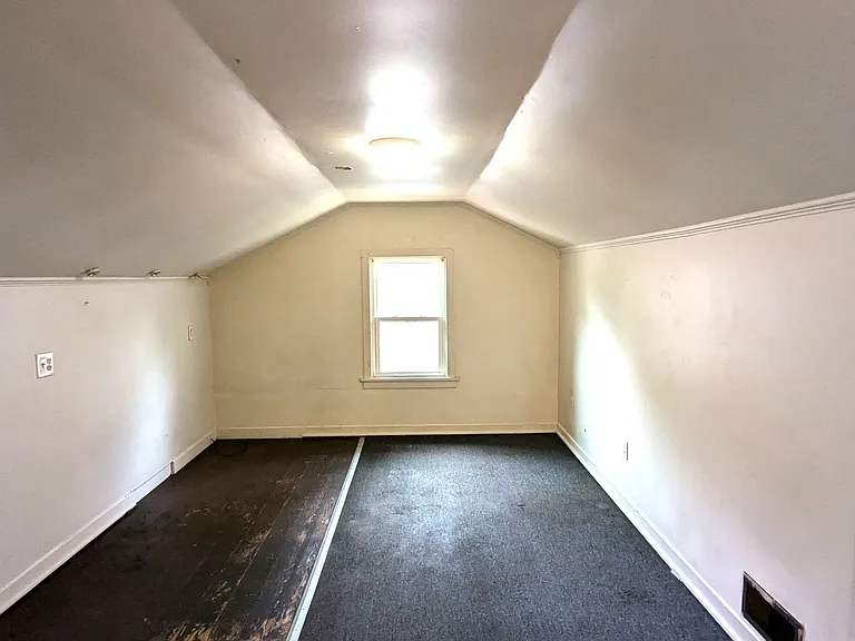 1042 Ada Ave — Photo 8