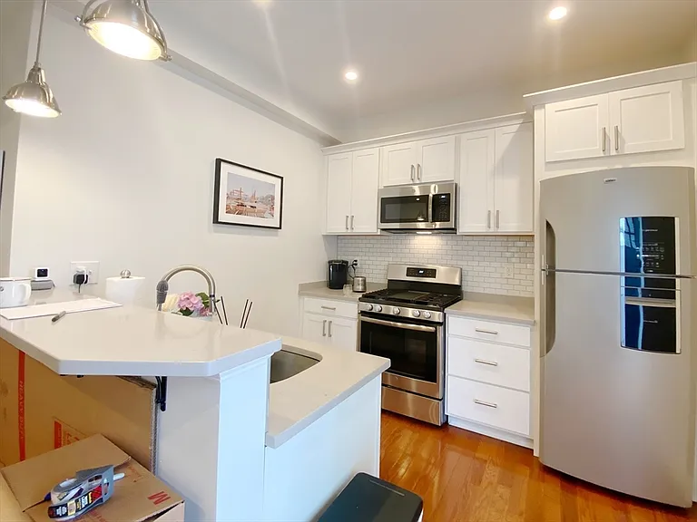 108-110 Webster St #1F — Photo 6