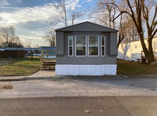 521 Stratford Ln, Jacksonville, IL 62650