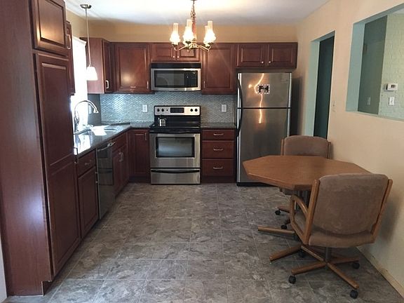 4th image of 9 Glenwood Dr